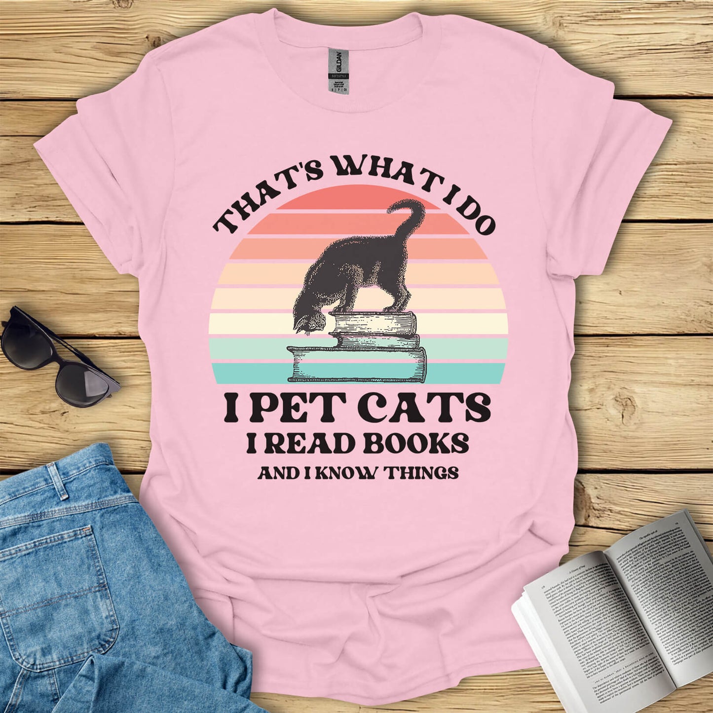 I Pet Cats I Read Books And I Know Things T-Shirt