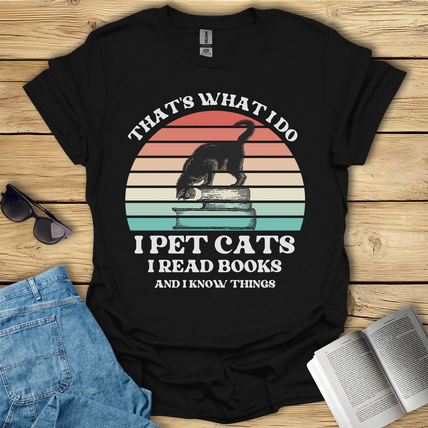 I Pet Cats I Read Books And I Know Things T-Shirt