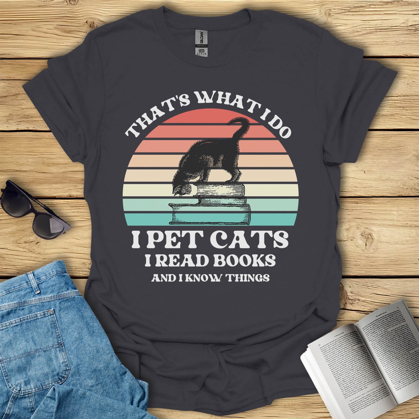 I Pet Cats I Read Books And I Know Things T-Shirt