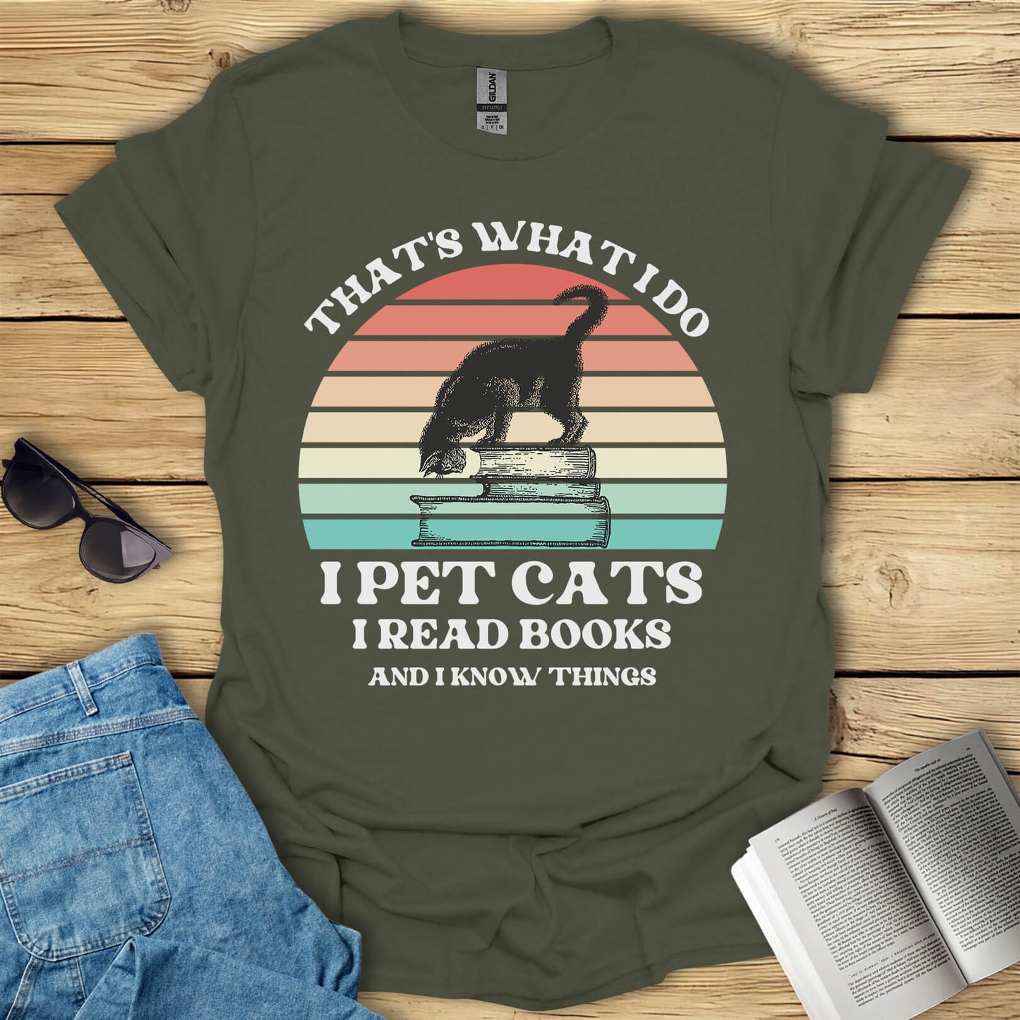 I Pet Cats I Read Books And I Know Things T-Shirt