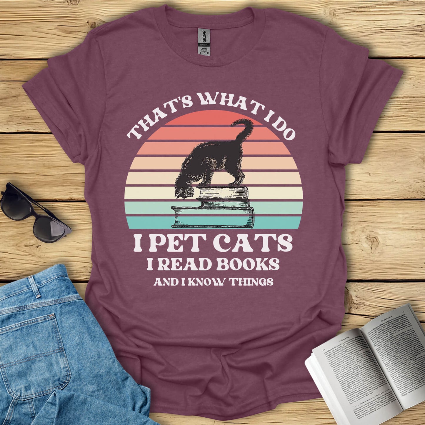 I Pet Cats I Read Books And I Know Things T-Shirt