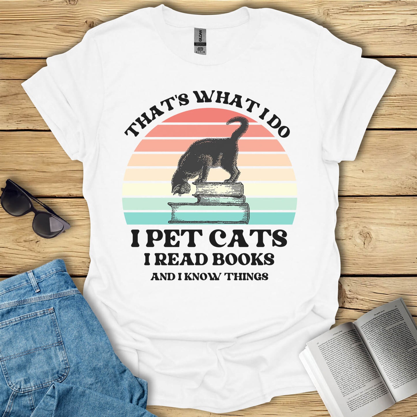 I Pet Cats I Read Books And I Know Things T-Shirt