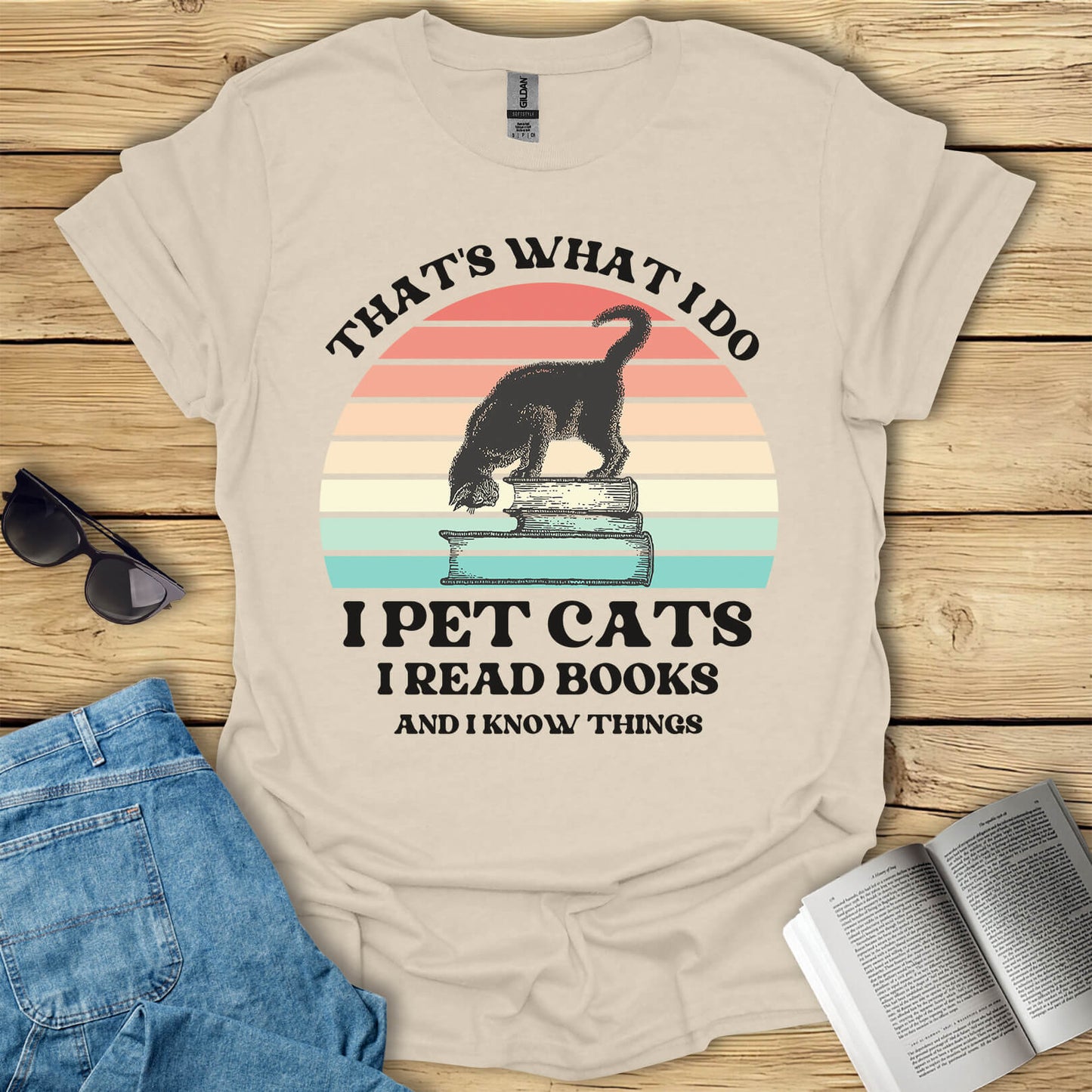 I Pet Cats I Read Books And I Know Things T-Shirt