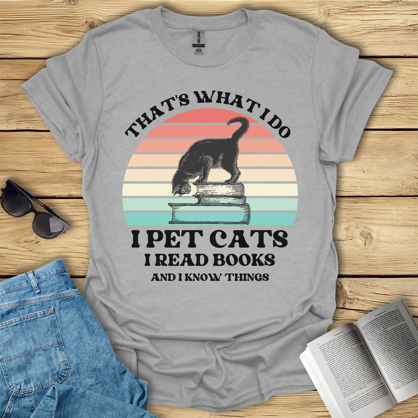 I Pet Cats I Read Books And I Know Things T-Shirt